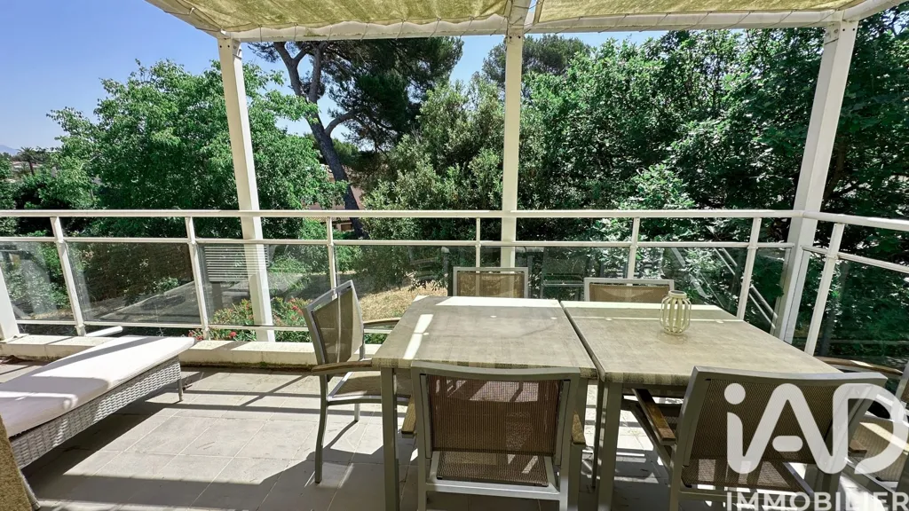 Terrasse - Appartement Duplex avec Piscine à Six Fours Le Brusc