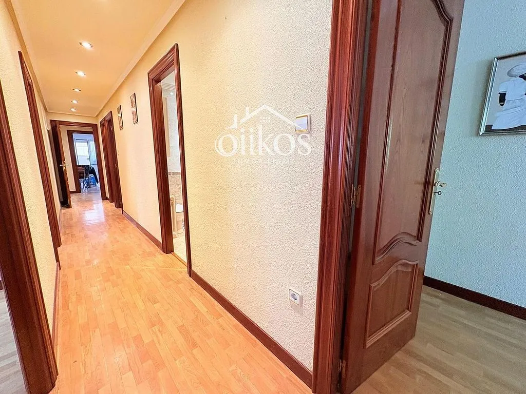 Esik - Apartment with Garage in Salesas
