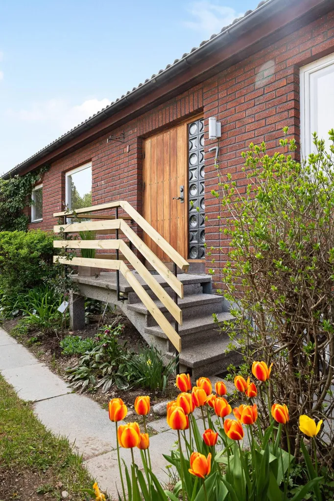 9-toaline maja asukohas Upplands-Bro kommun