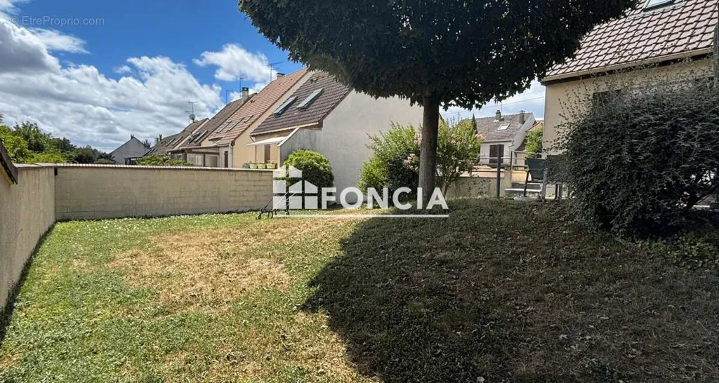 Aed - Detached House with Garden in Chilly-Mazarin