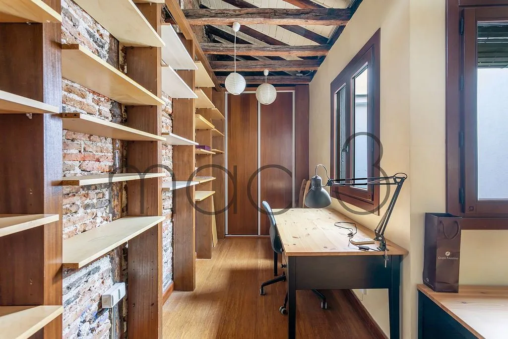 Bureau - Apartment with Balcony in Justicia, Madrid