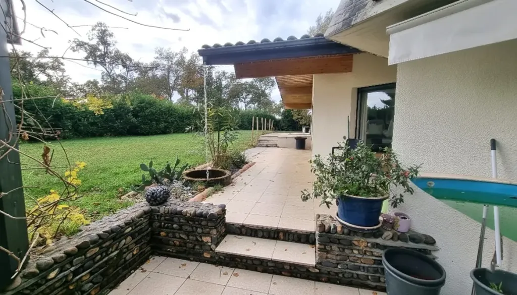 Jardin - Villa d'Architecte avec Piscine à Mazerolles