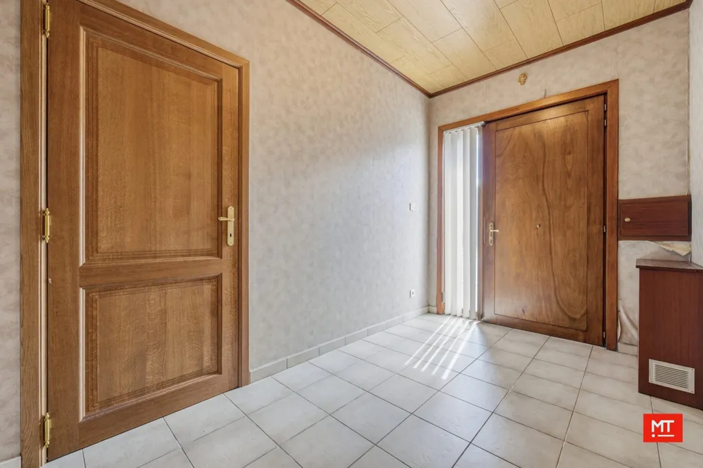 Esik - Renovatable House with Garden in Beselare