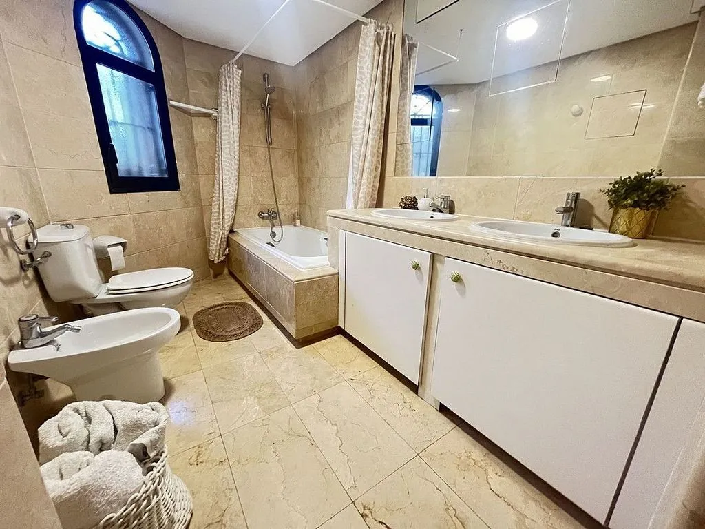 Vannitoad - Terraced House with Pool in Urban Centre