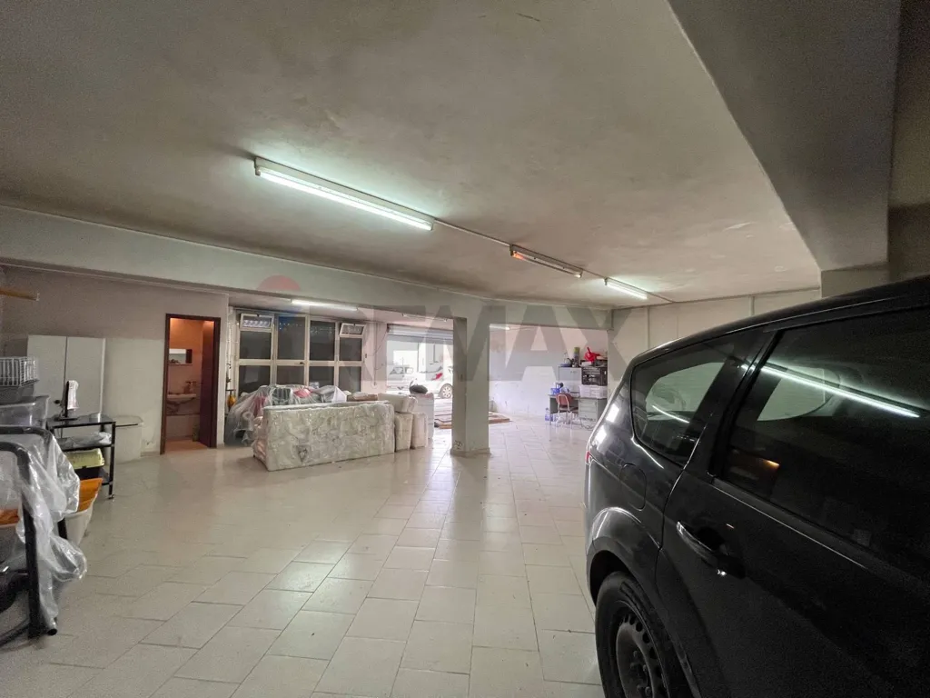 Garage - Garage/Storage in Mineo with Multiple Entrances