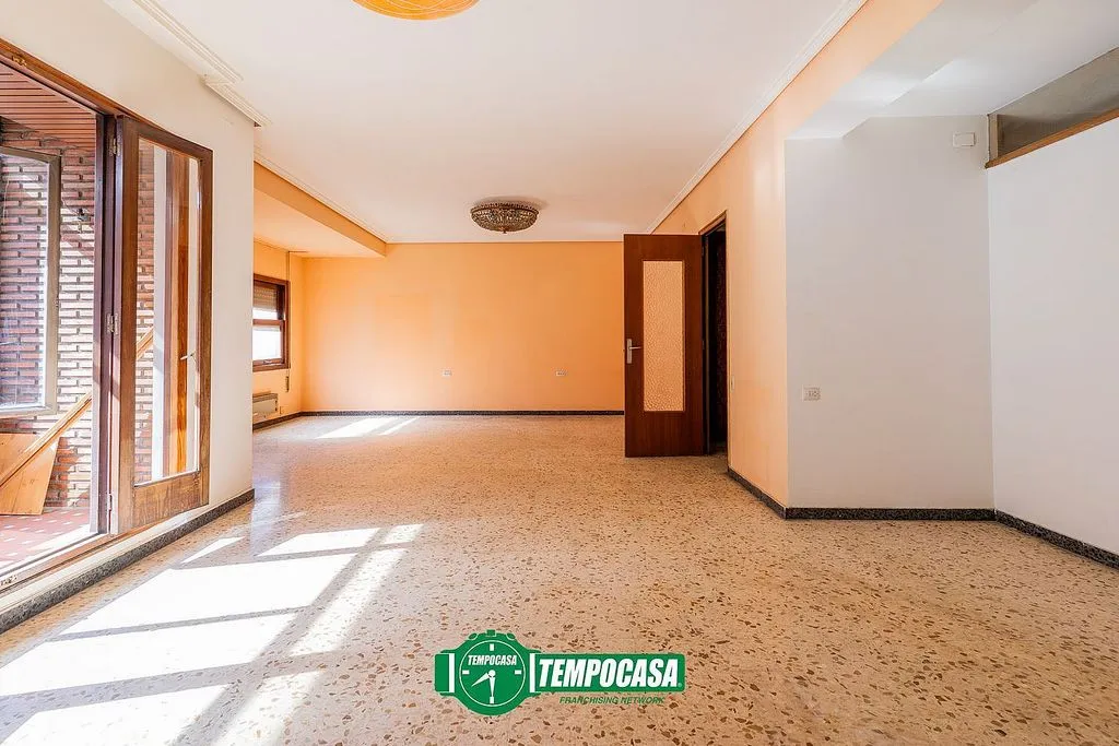Pièces - Apartment with Balcony in Mestalla, Valencia