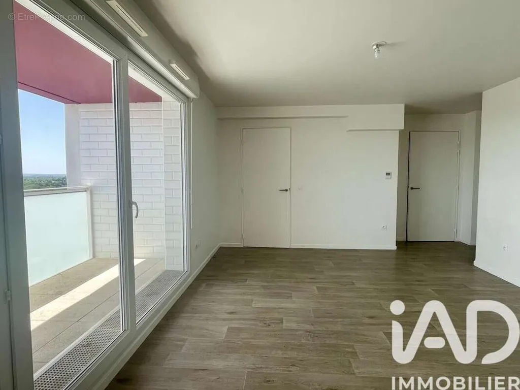 Modern Apartment with Balcony in Evry