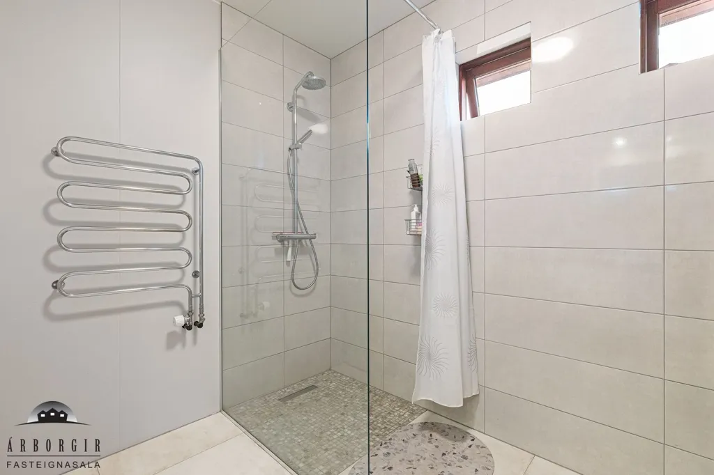 Salles de bain - Duplex with Garden in Selfoss