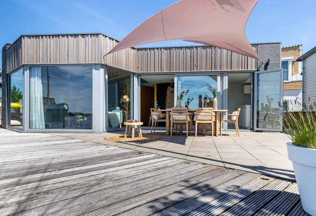 Terrazza - Waterfront Villa with Steiger in Oud Ade