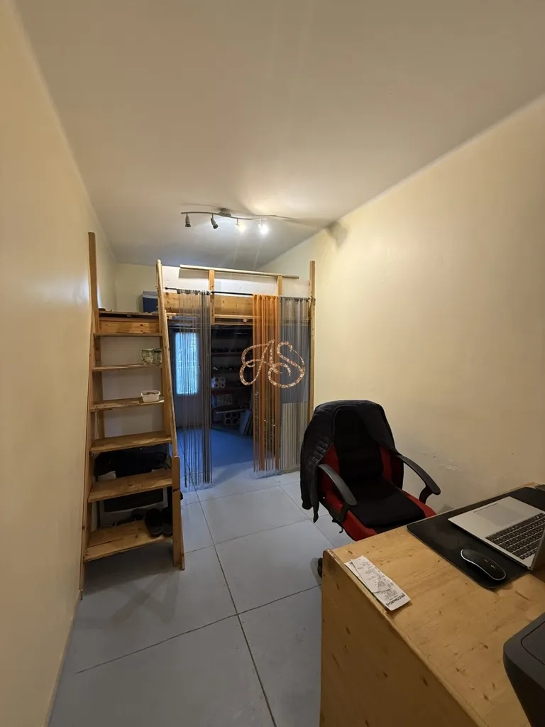 Kabinet - Spacious Apartment with Balcony in Marguerittes