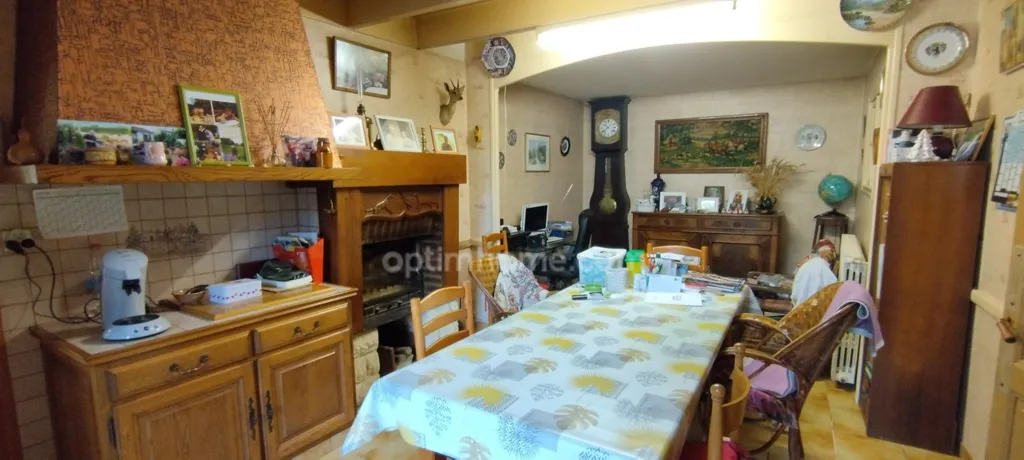 Salle à manger - Maison de 3 Chambres avec Jardin à Courcôme