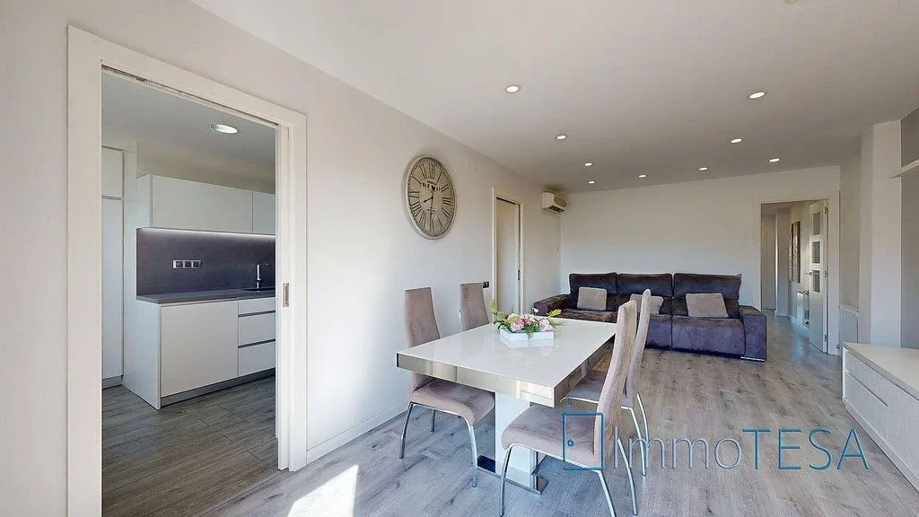 Salle à manger - Apartment with Balcony in Parc d’Europa