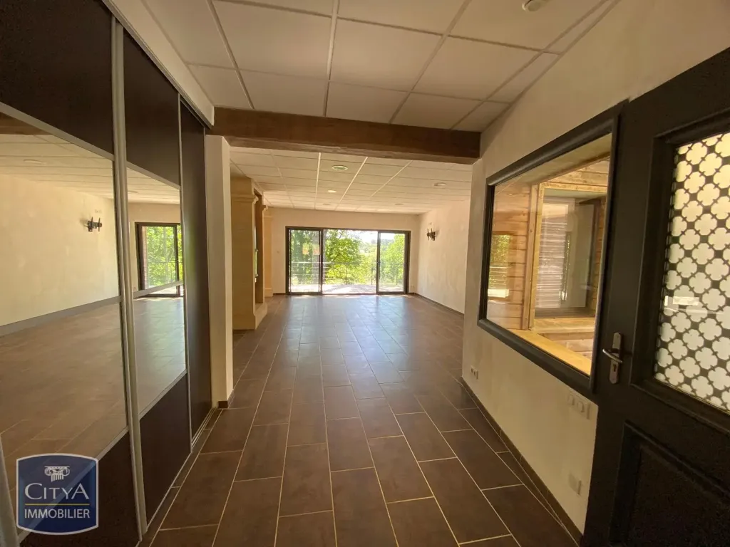 Entrée - Maison architecturale avec terrasse à Meyrals