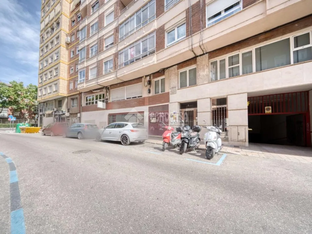Extérieur - Garage Space in Parquesol - Paseo Zorrilla - Centre