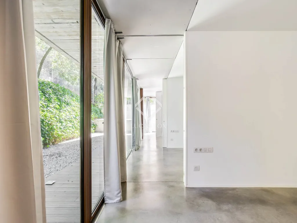 Esik - Minimalist Villa with Infinity Pool in El Golf, Sant Cugat