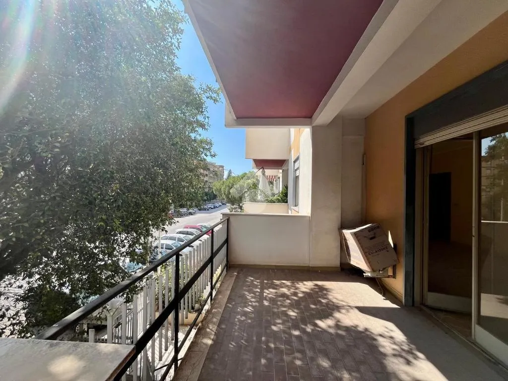 Balcón - 5-Room Apartment with Double Exposure in Palermo