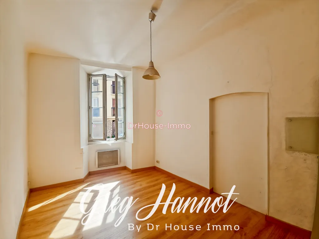 Toad - Secure Apartment with Office Potential in Saint-Pierre