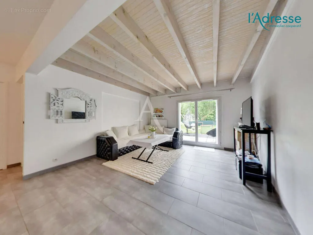7-room house in Champs-Sur-Marne