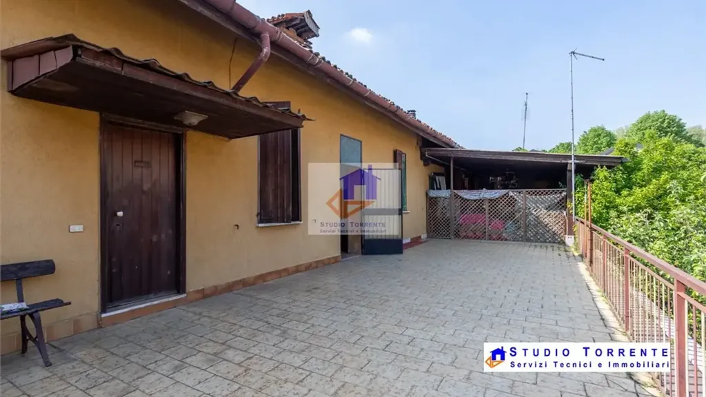 Terrass - Bifamiliar Villa with Terrace in Cormano, Milan