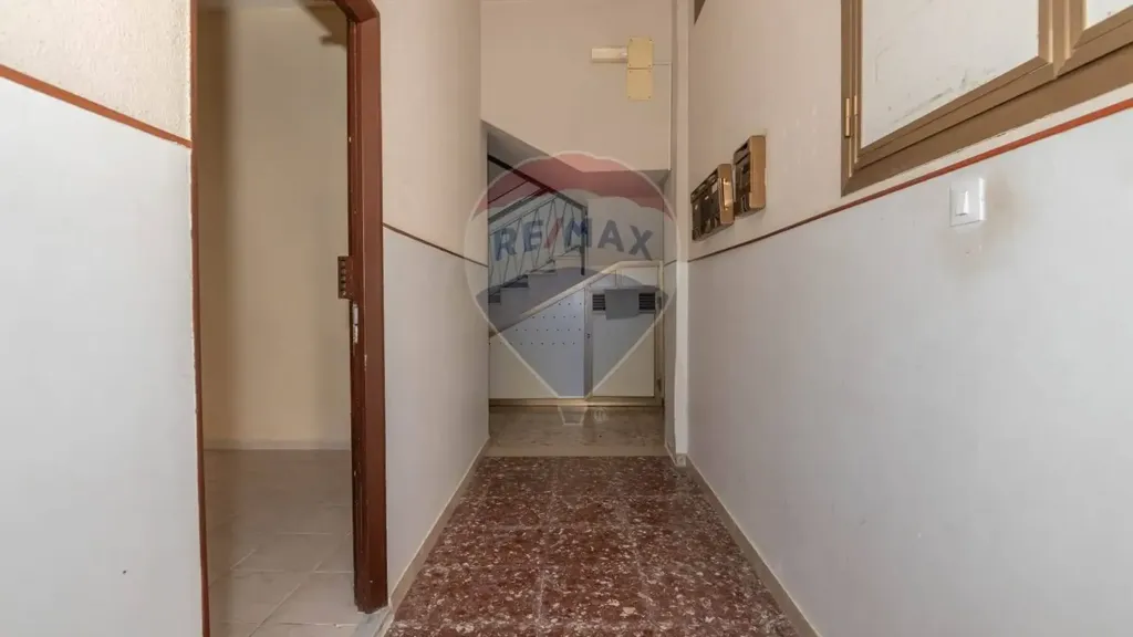 Esik - Ground Floor Apartment with Private Courtyard in Augusta