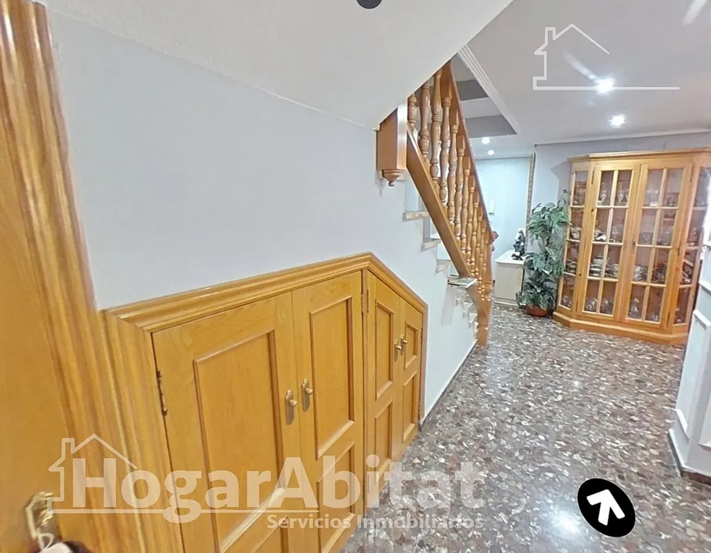 Entrée - Triplex Attic with Terrace in Mislata
