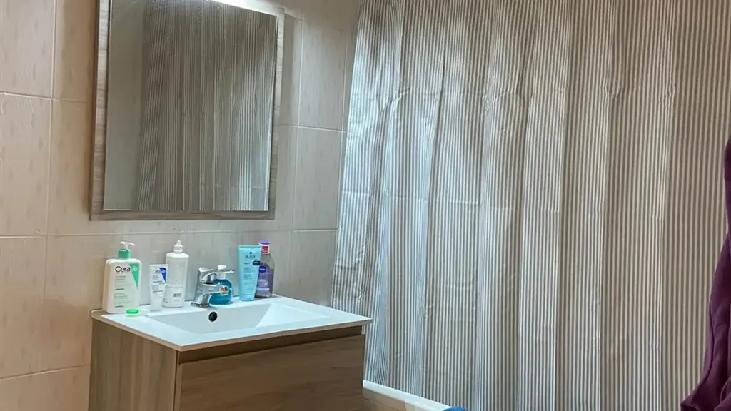Salles de bain - Rear-Facing Apartment with Terrace in Cosenza