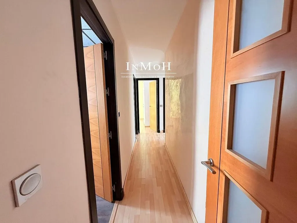 Esik - Modern Flat with East View in San Fernando