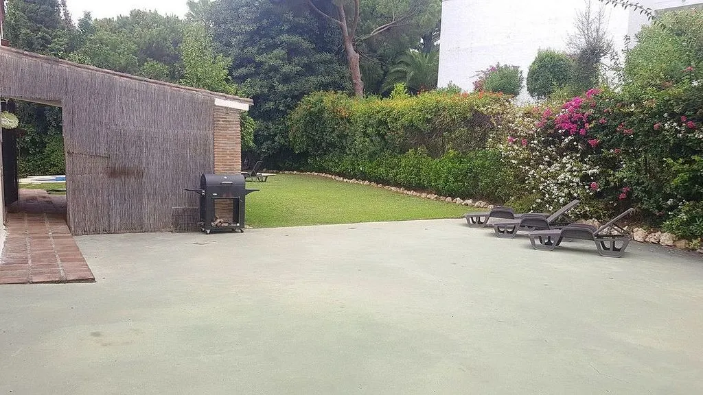 Bassein - Chalet with Pool in Casco Antiguo