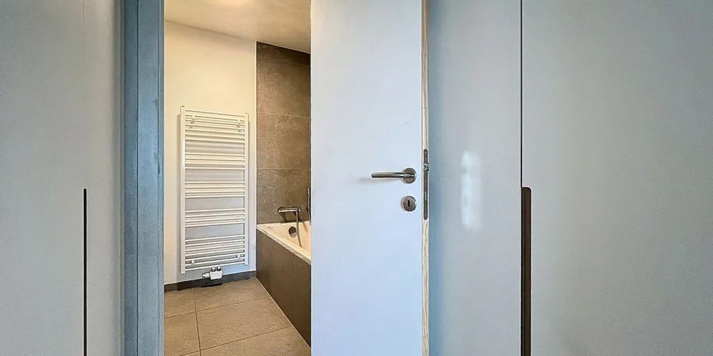 Salles de bain - Appartement avec Terrasse et Parking à Schaarbeek