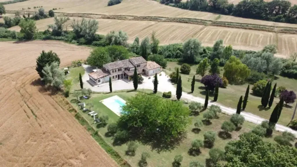 Õhuvaade - Rustic Casale with Pool in San Costanzo