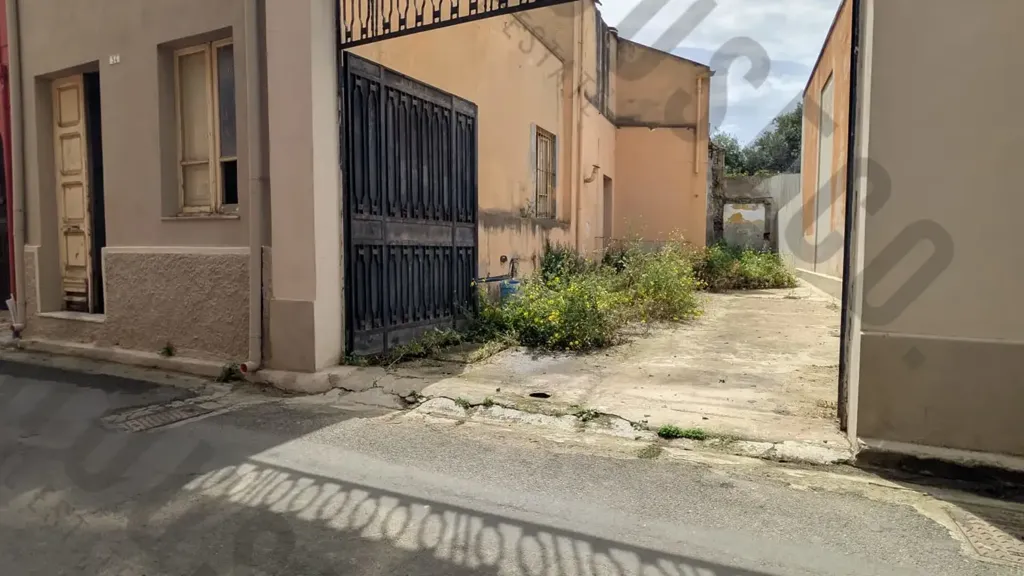 Jardin - Reconstructable House with Project in Monserrato