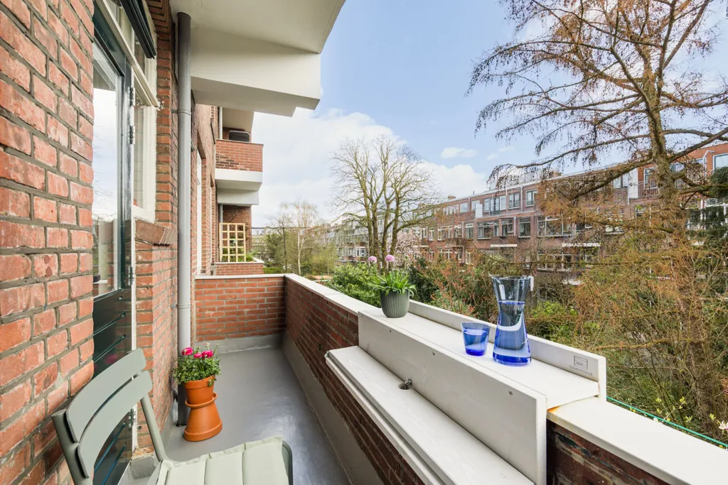 Balcon - 1940s Apartment with South-Facing Balcony in Blijdorp
