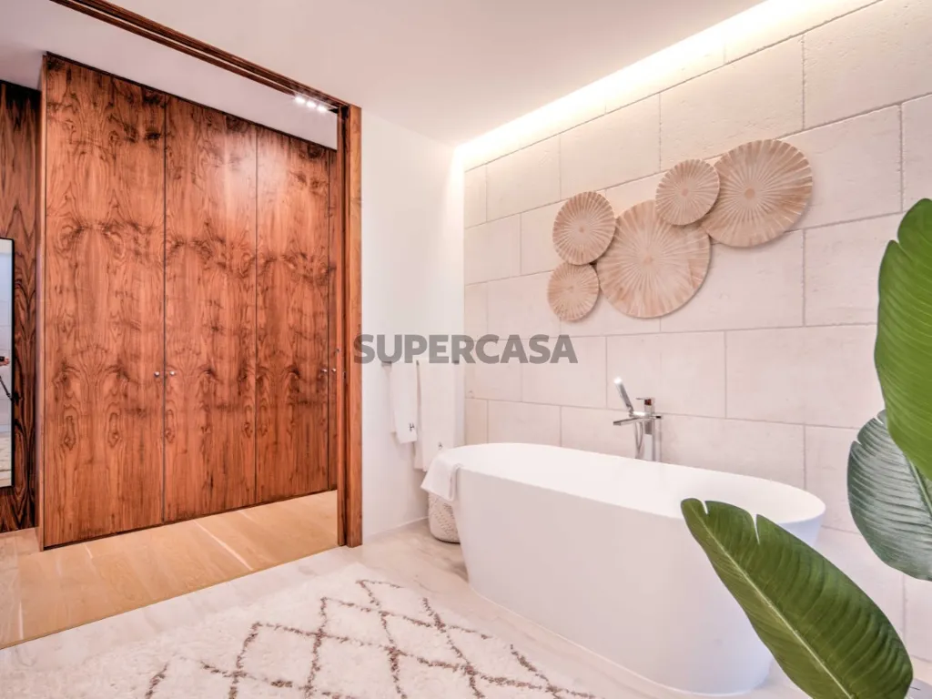 Bathrooms - Modern Villa with Sea View in Troia Resort