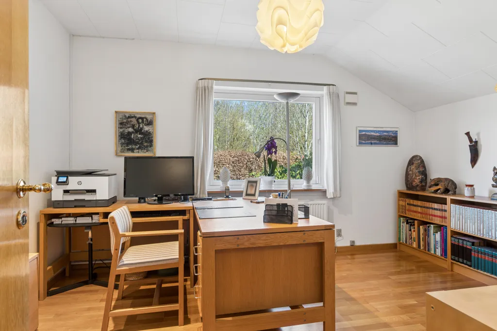 Kabinet - Charming Villa with Carport in Værløse
