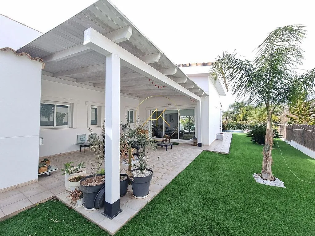 Terrace - Chalet with Pool and Terrace in Torre en Conill