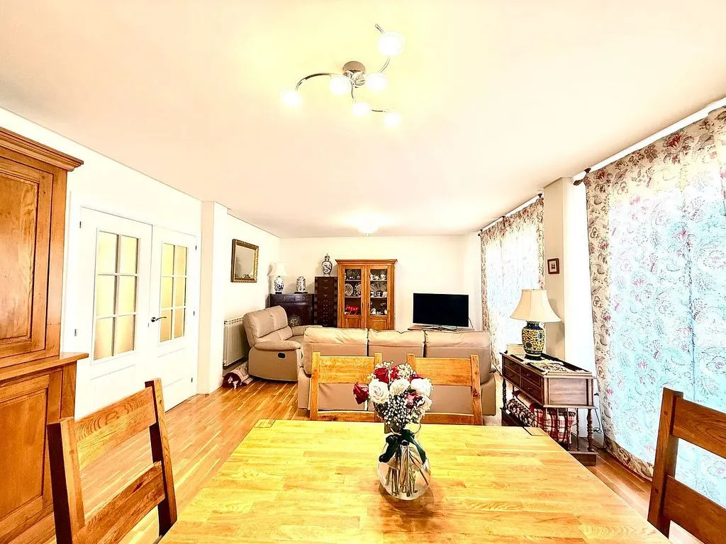 Dining Room - Terraced Semi-Detached House in Aranguren