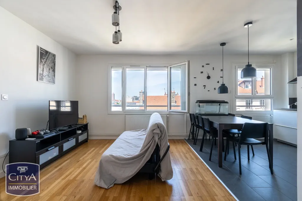 Séjour - Appartement 3 Chambres avec Séjour Lumineux à Lyon 7e