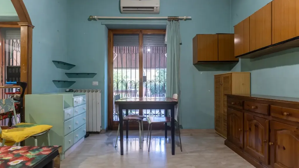 Söögituba - Three-Bedroom Apartment with Garden in Garbatella, Rome