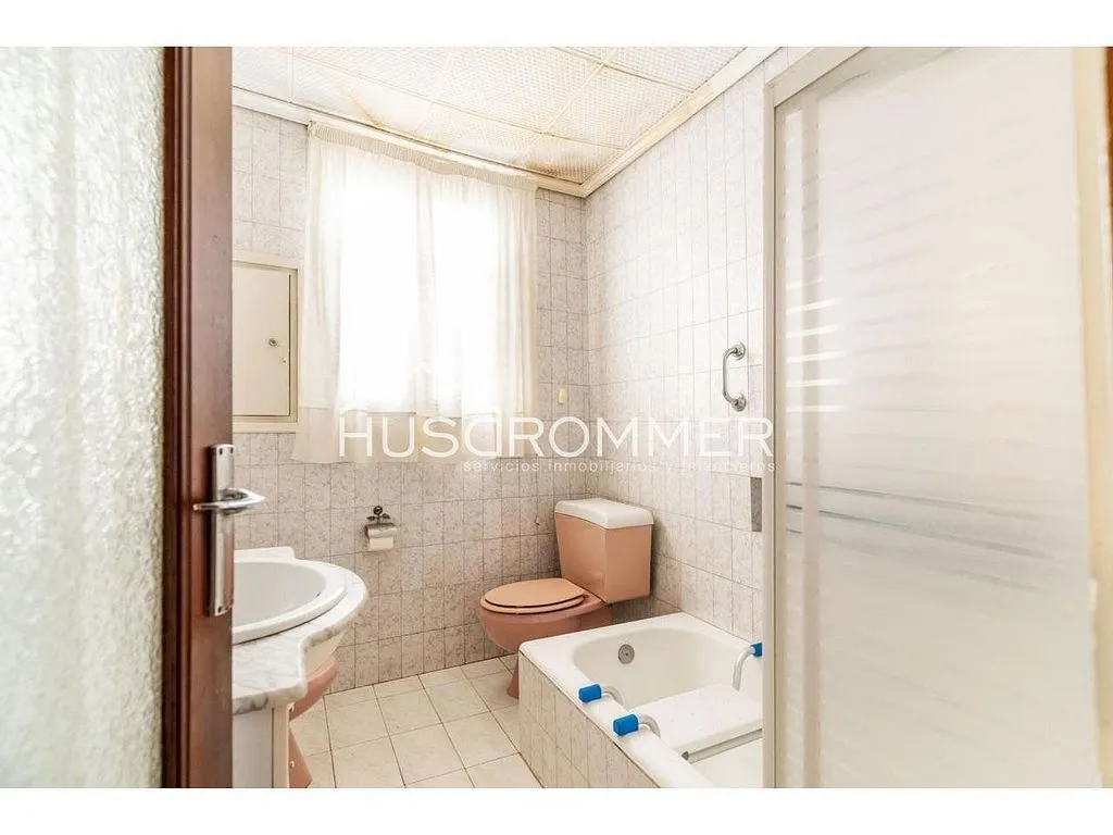 Vannitoad - Dual-Unit Property with Central Location in Vila-real