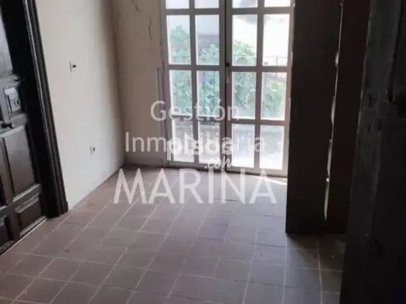 Esik - Town House with Pool in Carranque Centre