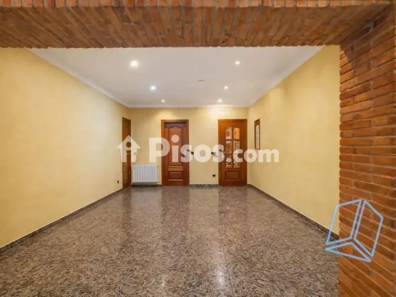 Esik - Ground Floor Flat with Balcony in Gavà