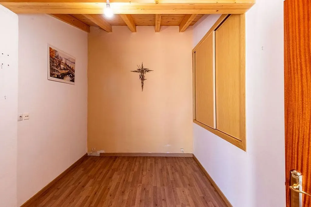 Esik - Traditional Townhouse with Terrace in Pedro Bernardo