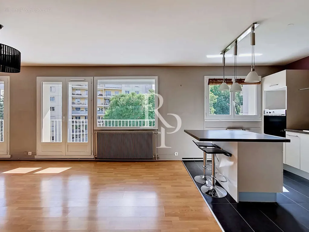Köök - 3-Bed Apartment with Balcony in Green Park