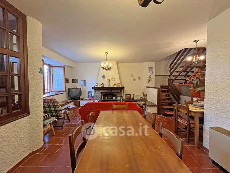 Salle à manger - Terraced House with Mountain View in Barisciano