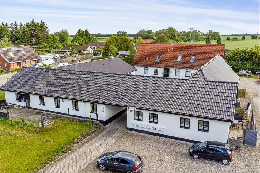 Vue aérienne - Historic Rental Property with Gardens in Store Heddinge