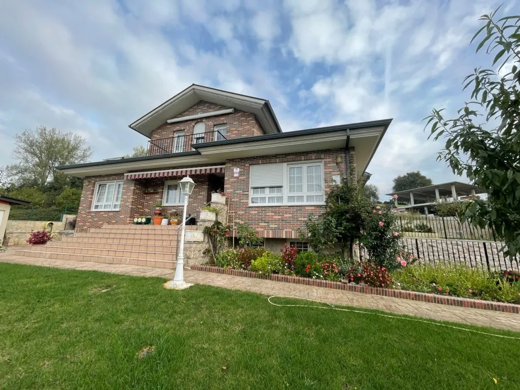 Exterior - Chalet with Large Garden in Barcena de Cicero