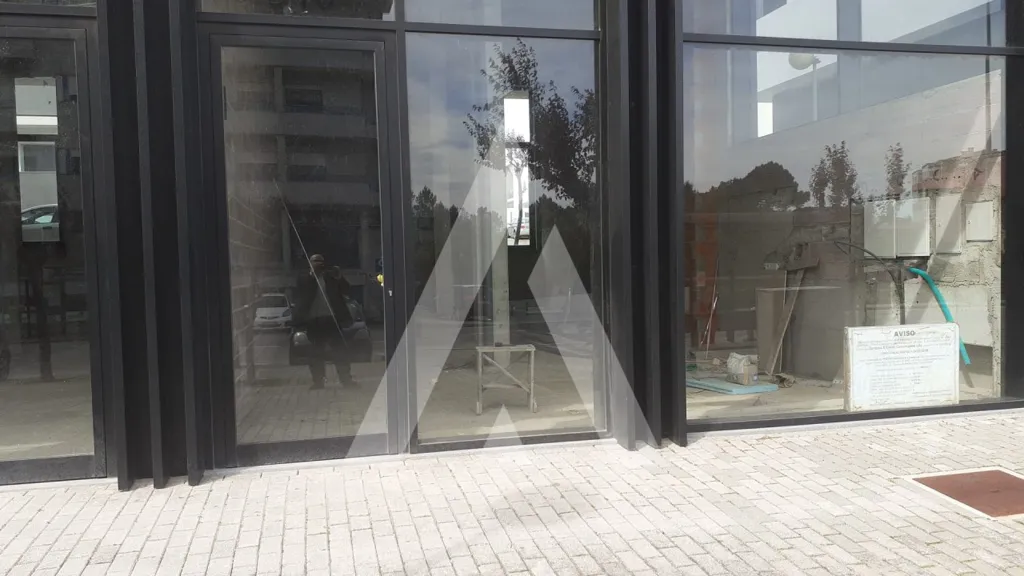 Välivaade - New Shop with Parking in São Pedro da Cova