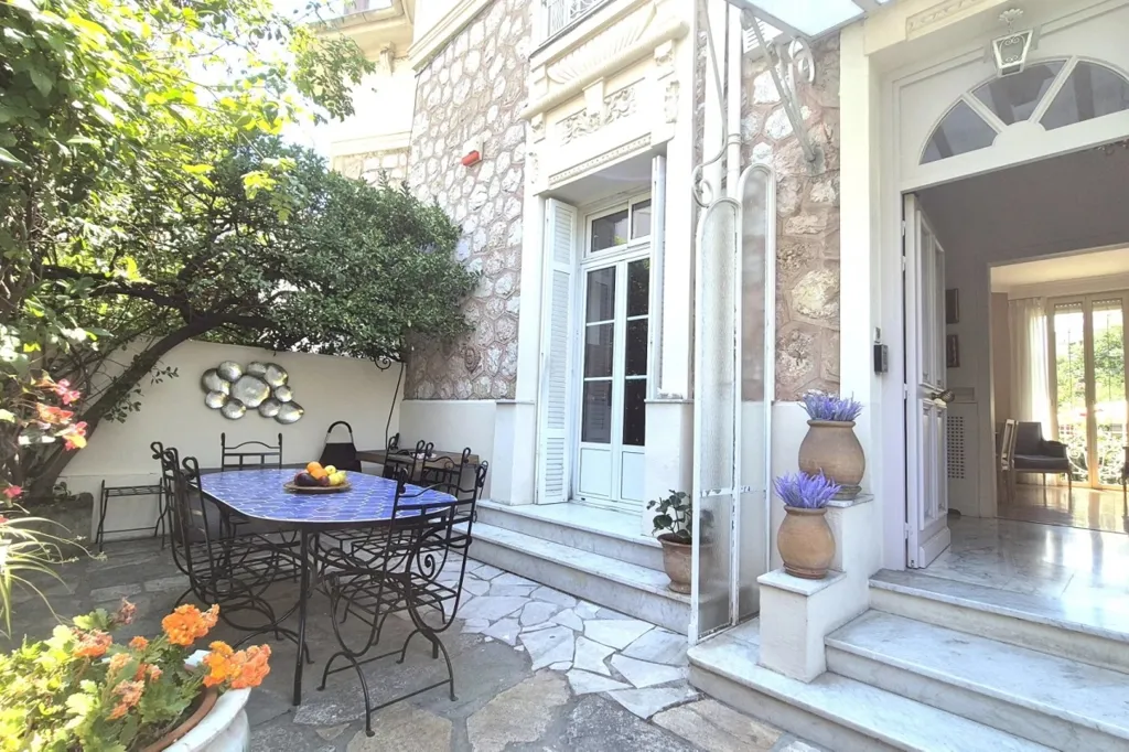 Terrass - Belle Époque Villa with Garden in Nice Nord