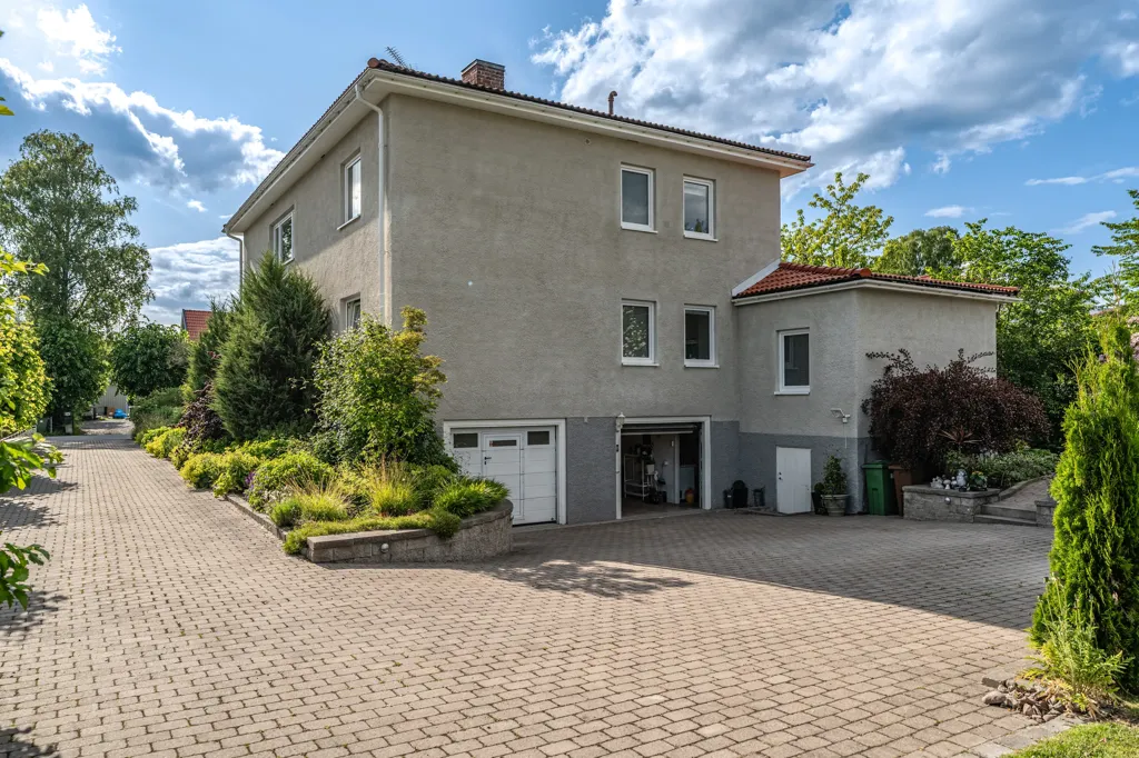 Välivaade - Representative Villa with Pool in Edsviken, Sollentuna