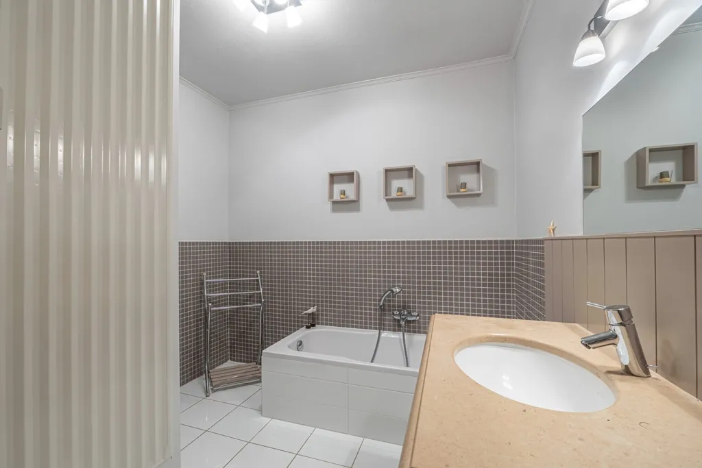 Vannitoad - Half-Open House with Garden in Assebroek
